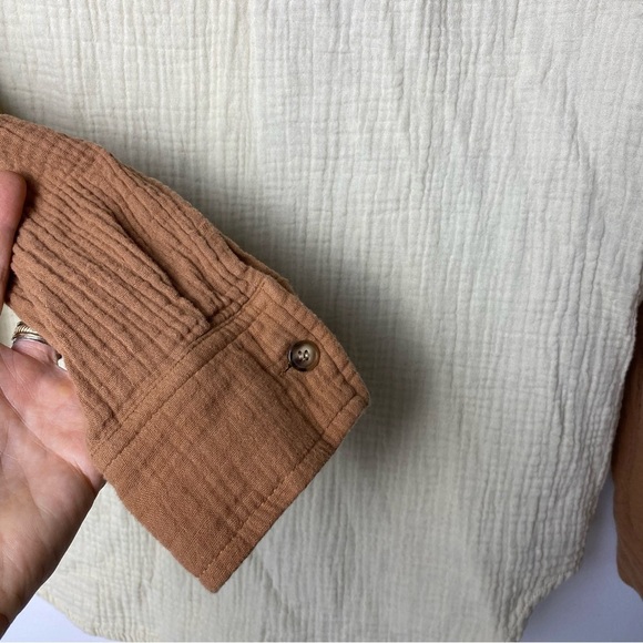 Two-Tone Beige and Cream button down. Size XS - Picture 4 of 6